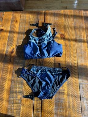 Cupshe NWT Navy Geometeic Bikini Set small. Adjustable side tie swimsuit